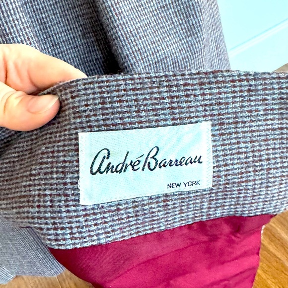 Stunning colors and beautiful cut blazer, easy to style %100 wool - Picture 5 of 8